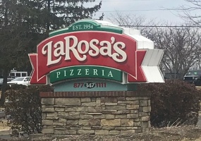 La Rosa's sign at Cross Pointe Centre